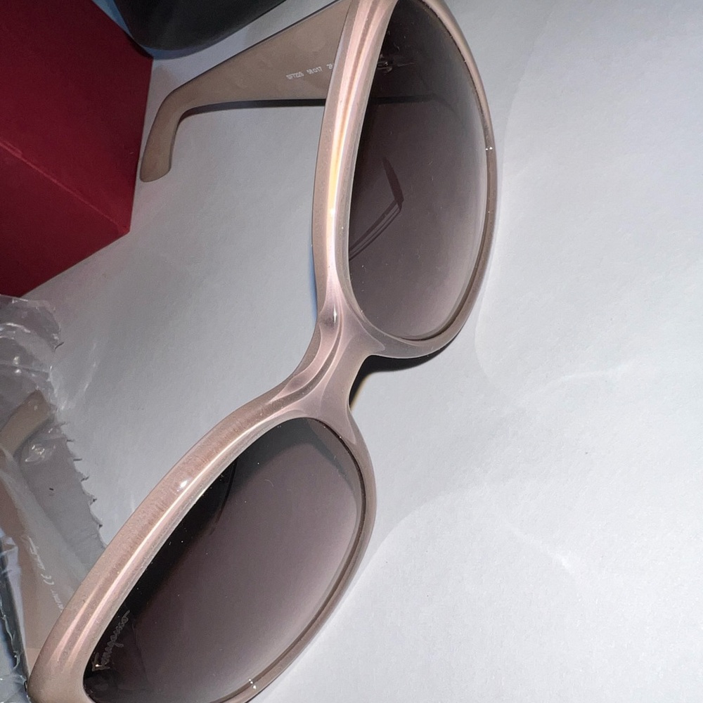 Salvatore Ferragamo Sunglasses - Picture 7 of 12